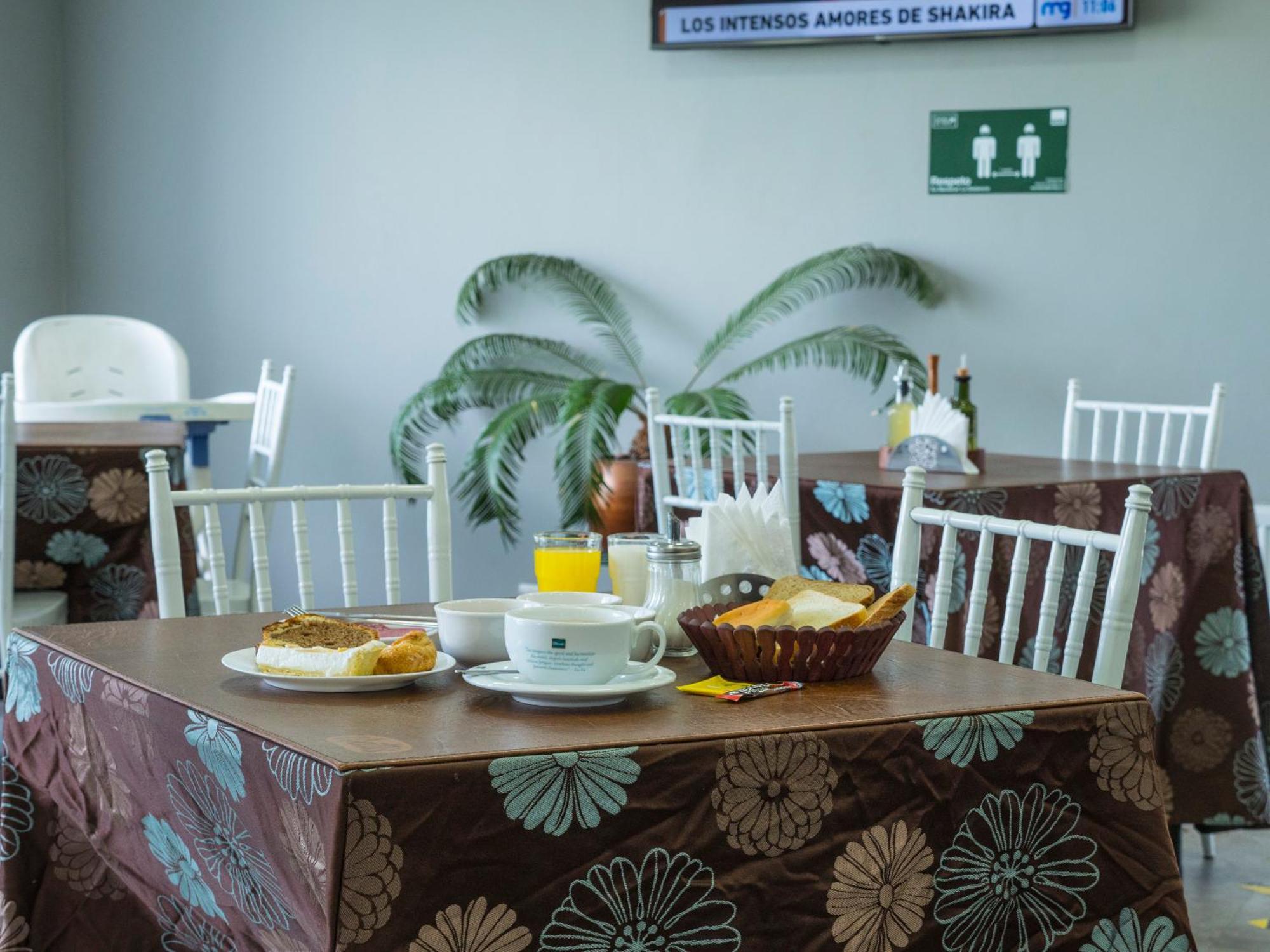 Hotel Econohotel Los Ángeles Екстериор снимка